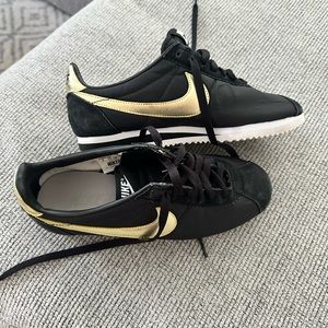 Like new NikeiD black with metallic gold swoosh Cortez